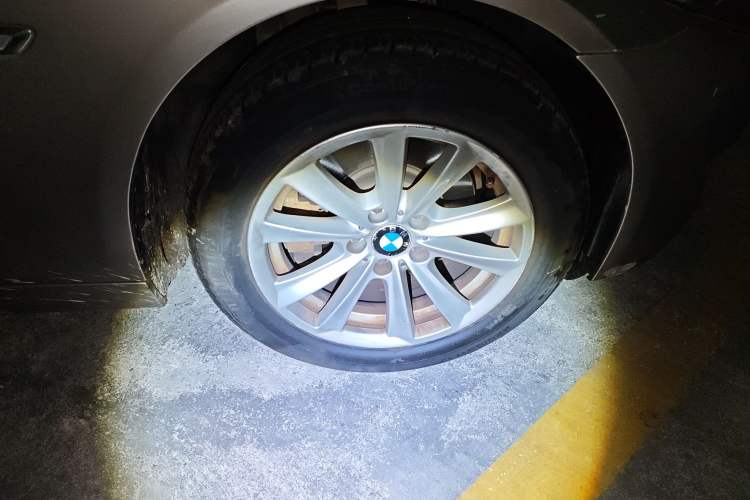 Used BMW 5 Series 2013 525Li Luxury Model Right Front Wheel Hub