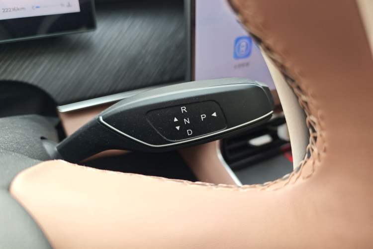 Used Chery Tiggo 8 L 2024 2.0T Two-Wheel Drive Prestige Version 5 Seats
