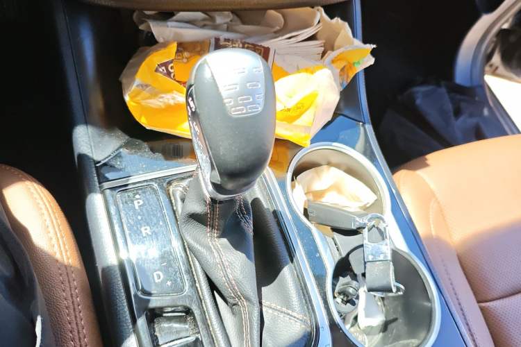 Used CHANGAN CS95 2017 2.0T Four-Wheel Drive ZhiZun Edition Gear Lever