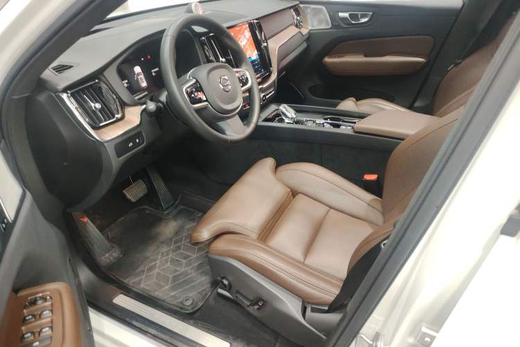 Used Volvo XC60 New Energy 2024 T8 Plug-in Hybrid Long-Range All-Wheel Drive Smart Luxury Edition Left Front Seat