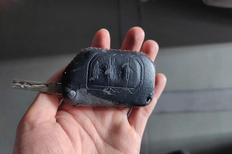 Used Jeep Wrangler 2019 2.0T Sahara Four-Door Version China VI Emission Standard Vehicle Key