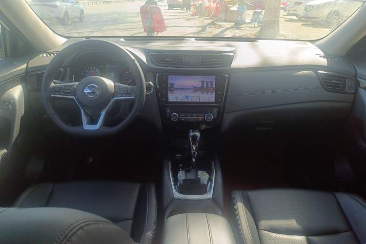 Used Nissan X-Trail 2023 Classic 2.0L Two-Wheel Drive Smart Connect Premium Edition Center Console