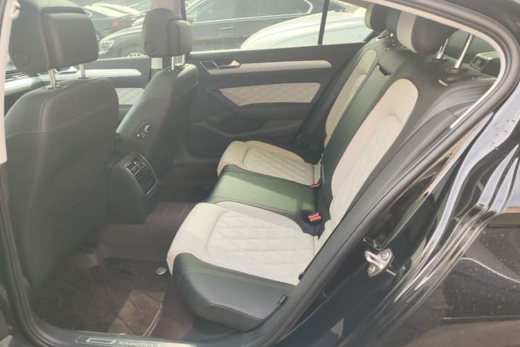 Used Volkswagen Magotan 2025 Zhongxiang Version 330TSI DSG Luxury Edition