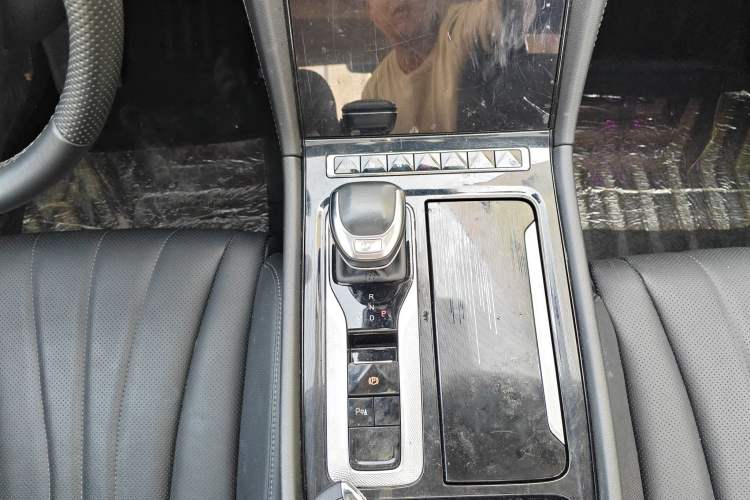 Used Hongqi H5 2024 1.5T DCT Smart Connect Flagship Edition Gear Lever