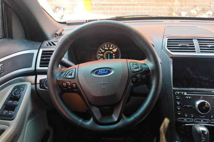 Used Ford Explorer 2014 2.0T AT Two-Wheel Drive U.S. Specification