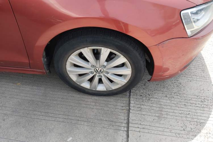 Used Volkswagen Sagitar 2014 Revised Version 1.6L Automatic Comfort Edition Right Front Wheel Hub