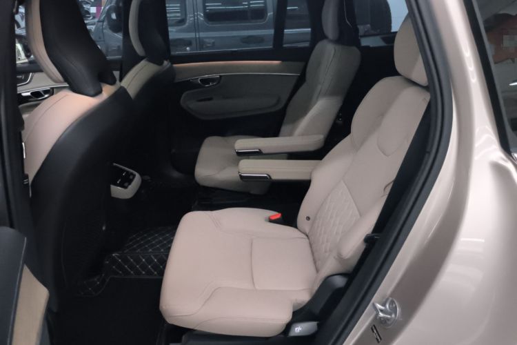 Used Volvo XC90 2025 Facelifted B6 Zhiyuan Luxury Version with 6 Seats
