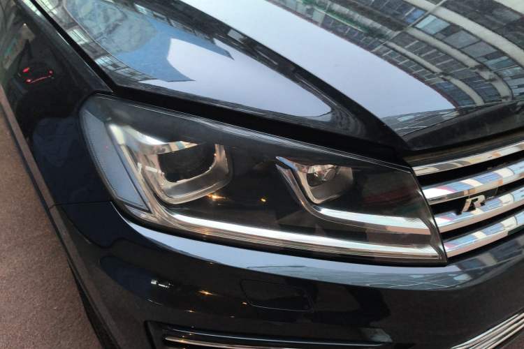 Used Volkswagen Touareg 2016 3.0 TSI High-End Version Right Front Headlight