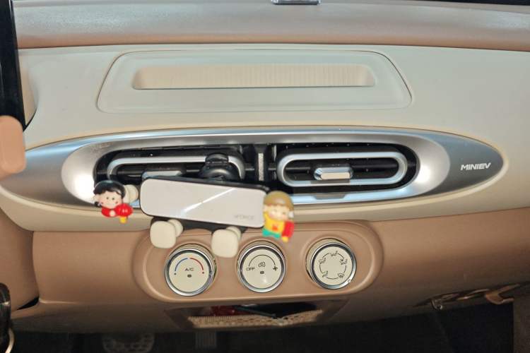 Used Wuling Hongguang MINIEV 2025 Four-Door Version Advanced Edition Audio And AC Panel