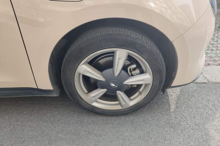 Used ORA Good Cat 2022 Morandi Edition 400km Standard Range Premium Version Lithium-Ion Battery Right Front Wheel Hub