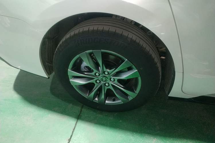 Used Toyota Sienna 2026 Model 2.5L Dual-Engine Four-Wheel-Drive Prestige Edition