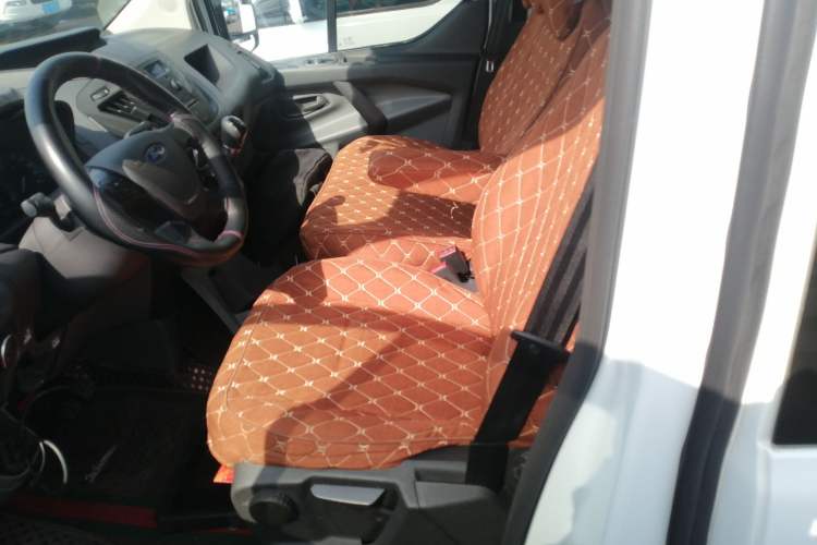 Used Ford Transit 2019 2.0T Diesel Multi-Purpose Commercial Vehicle Short Wheelbase Low Roof 6-Seater China VI Standard
