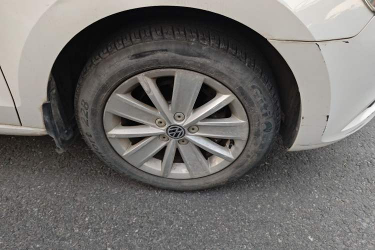 Used Volkswagen Jetta 2015 1.6L Automatic Comfort Model Right Front Wheel Hub