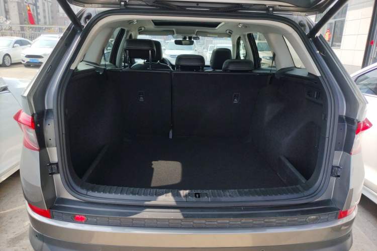 Used Skoda Kodiaq 2019 Facelifted TSI330 5-Seater Two-Wheel-Drive Luxury Enjoyment Edition China VI Standard Trunk