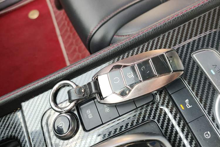 Used BYD Tang New Energy 2018 DM 2.0T All-Wheel Drive Smart Connectivity Luxury Model 7 Seats China V Emission Standard