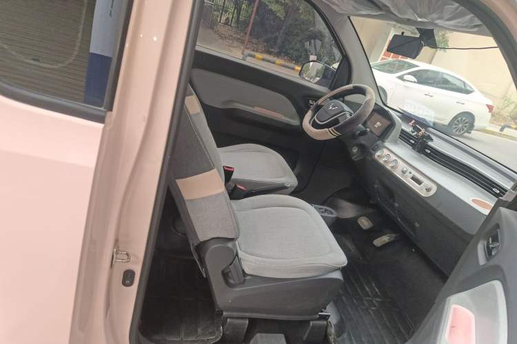 Used Wuling Hongguang MINIEV 2021 Macaron Premium Model – Lithium-NMC
