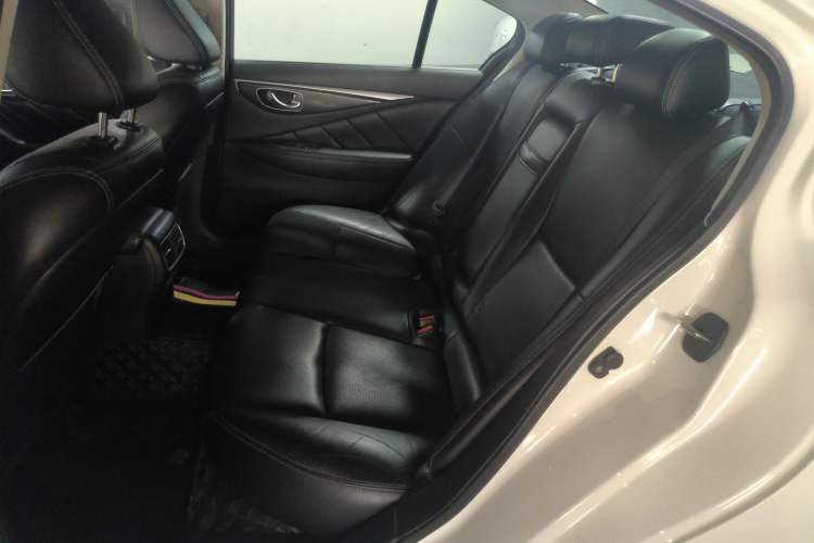 Used Infiniti Q50 2014 2.0T Comfort Edition
