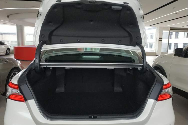 Used Toyota Camry 2021 2.0S FENGSHANG Edition
