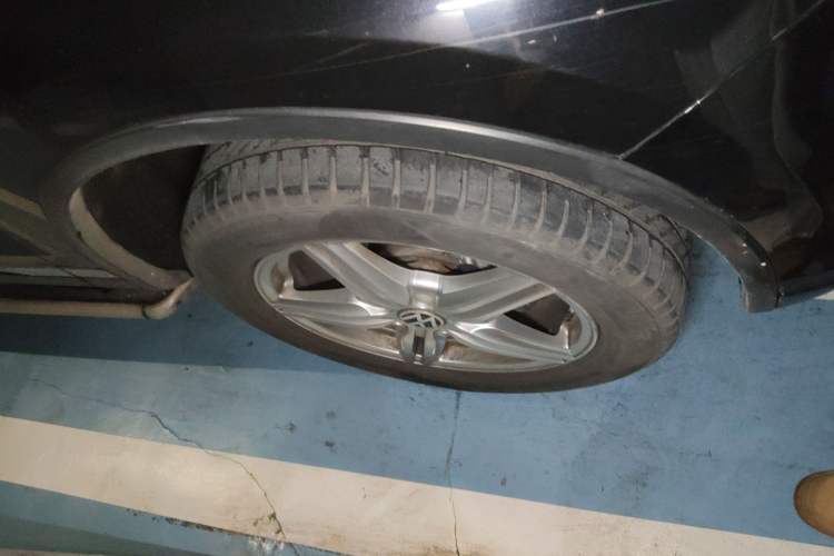 Used Volkswagen Touareg 2011 3.0 TSI Comfort Version Right Front Wheel Hub