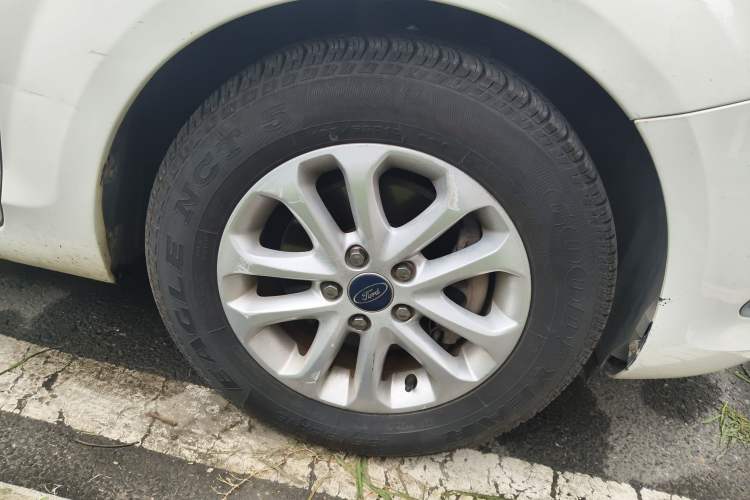 Used Ford Focus 2013 Hatchback Classic 1.8L Automatic Base Model
