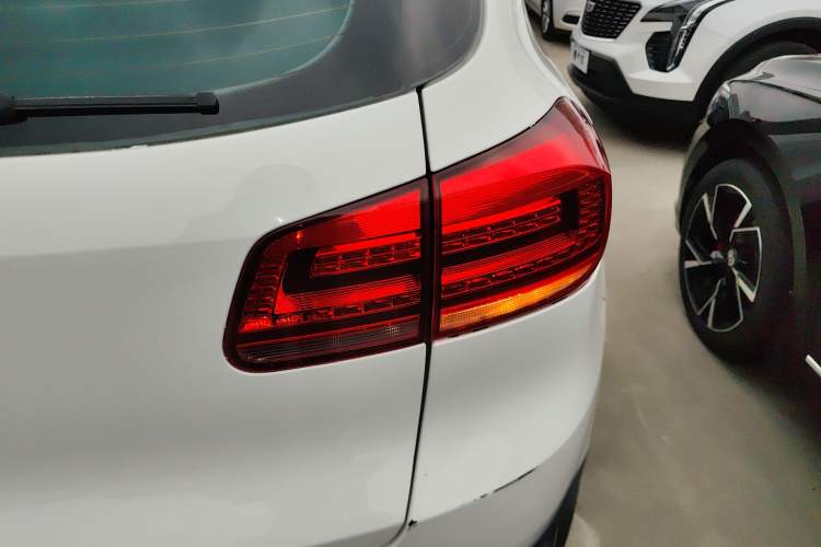 Used Volkswagen Tiguan L 2017 300TSI Automatic Two-Wheel Drive Silk Road Luxury Edition
