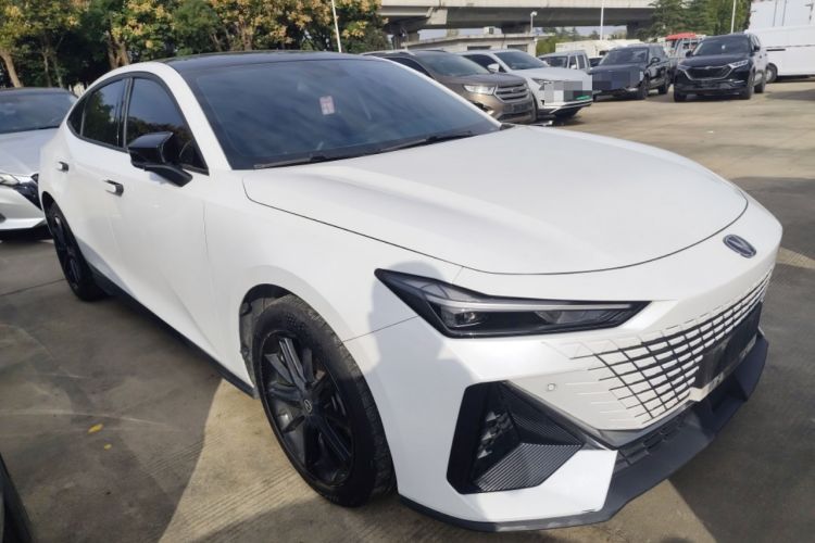 Used Changan UNI-V 2022 1.5T Prestige Version
