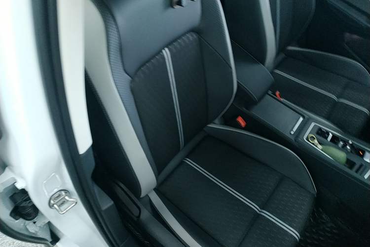 Used Volkswagen Golf 2025 Facelifted 300TSI Pro Right Front Seat