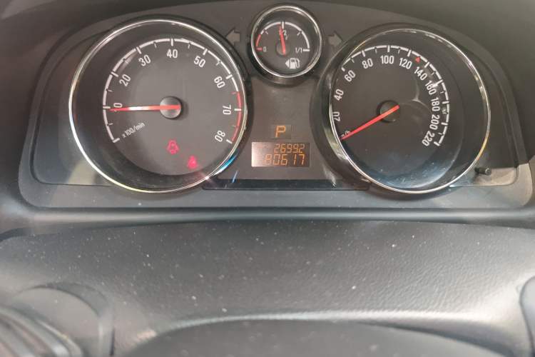 Used Opel Antara 2011 2.4 Luxury Two-Wheel-Drive Version
