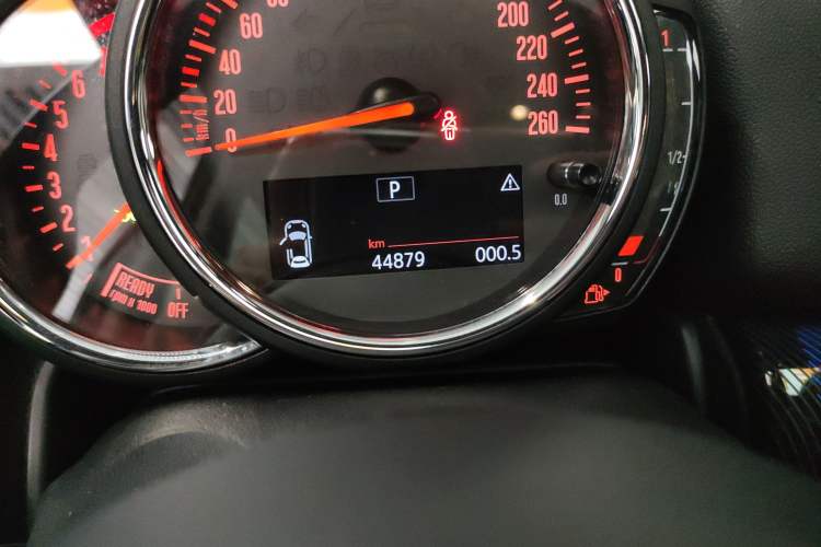 Used MINI Countryman 2019 1.5T COOPER ALL4 Artist Weekend Travel Edition Odometer Close Up