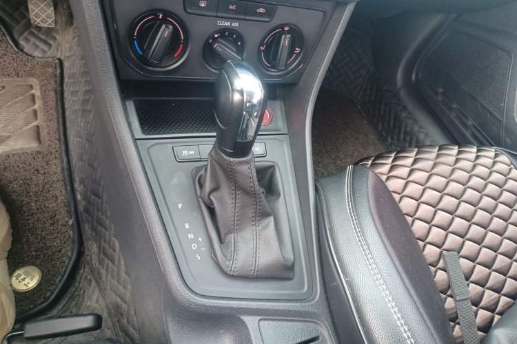 Used Volkswagen Lavida 2017 1.6L Automatic Fashion Edition
