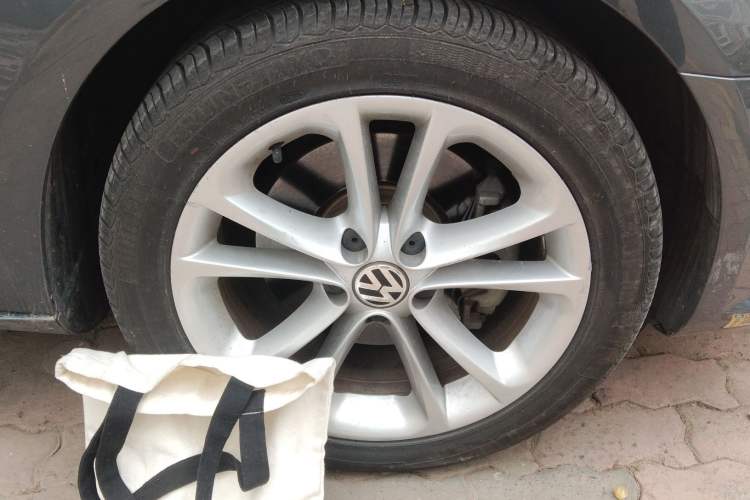 Used Volkswagen FAW-Volkswagen CC 2011 1.8 TSI Prestige Model Right Front Wheel Hub