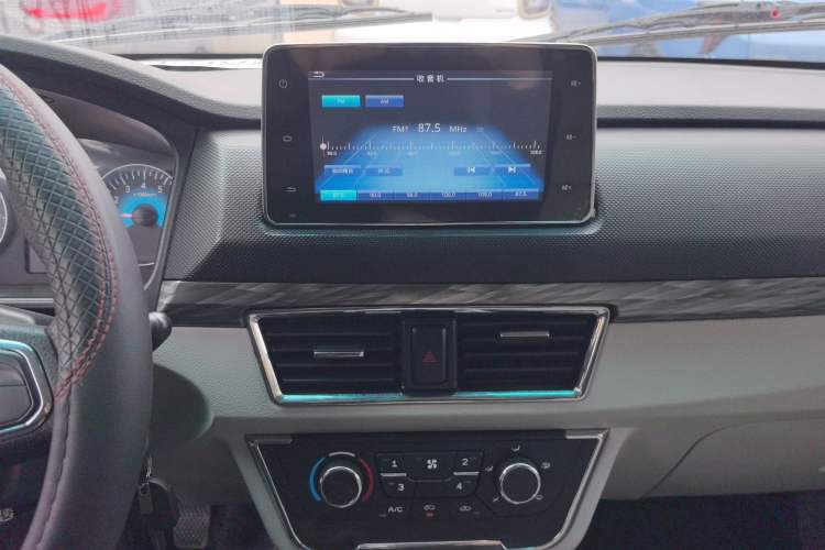 Used Jinbei Hiace X30 2024 1.5L Wealthy-Style Passenger Van 5/6/7 Seater