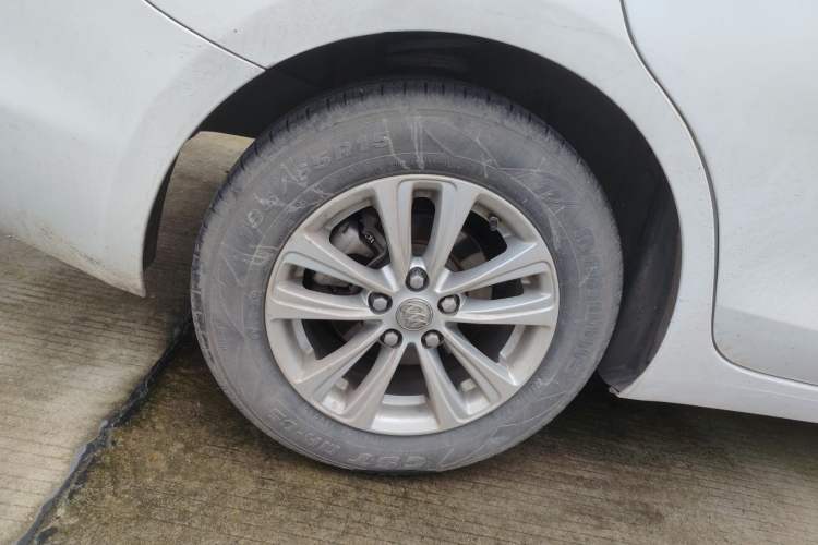 Used Buick GT 2016 15N Manual Entry-Level Trim Right Rear Wheel Hub