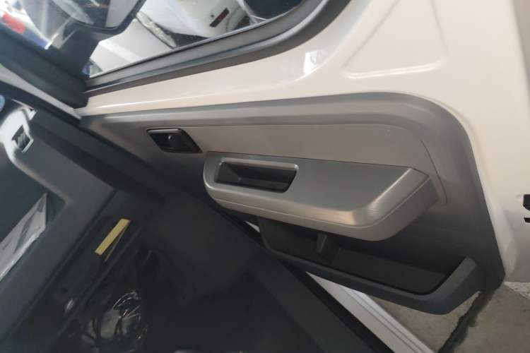 Used Wuling Yangguang 2025 Model 400km Bus Edition—Comfort Edition