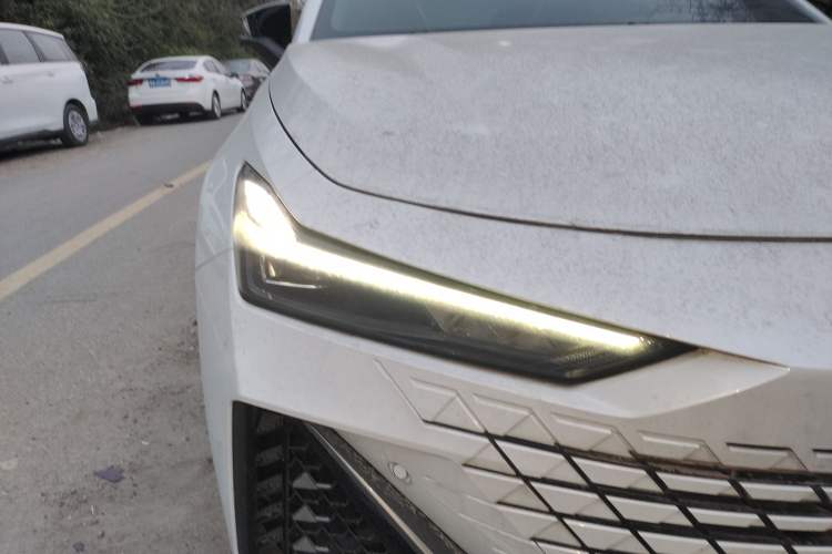 Used Changan UNI-V 2023 1.5T Premium Model