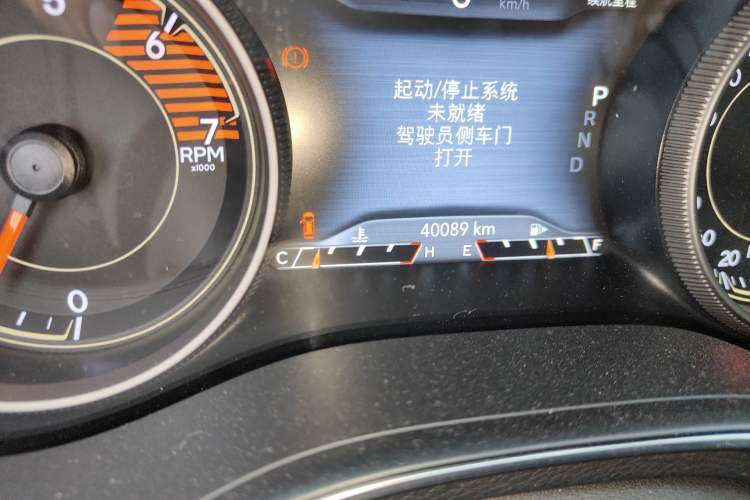 Used Jeep Cherokee 2019 2.0T Two-Wheel Drive Smart Enjoyment Version China V Odometer Close Up