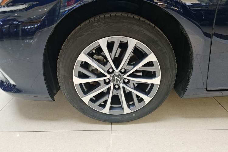 Used Lexus ES 2021 200 Excellence Edition
