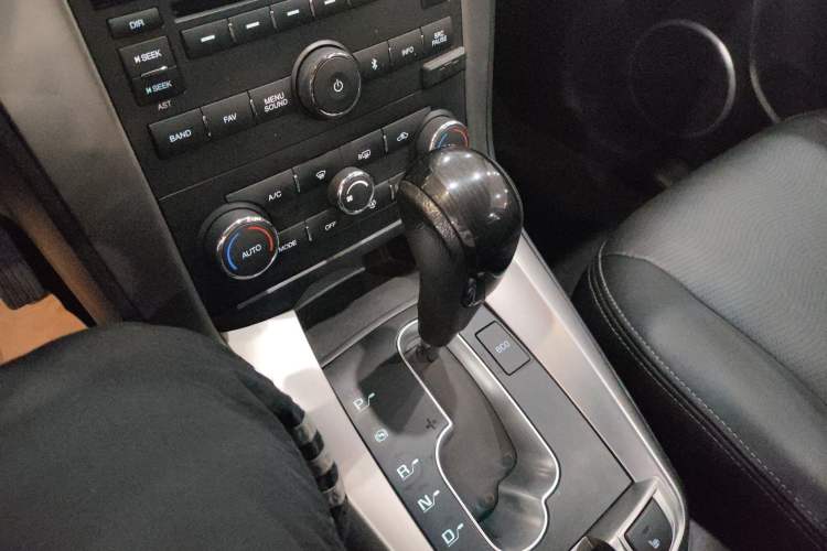 Used Chevrolet Captiva 2015 2.4L 4x4 Flagship Edition 7-Seater