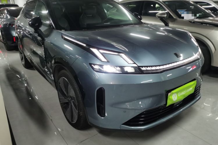 Used Lynk & Co 08 EM-P 2025 220 km All-Wheel-Drive Performance Halo Exterior 1