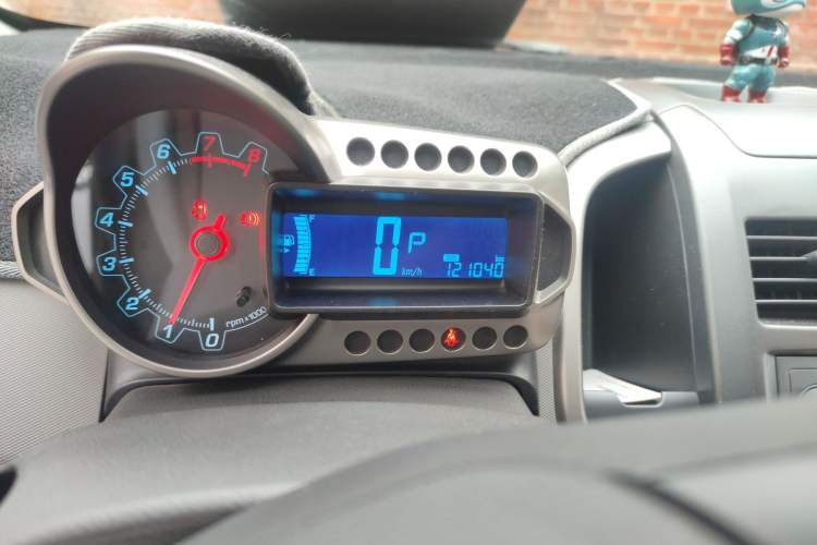 Used Chevrolet Aveo Sonic 2013 Sedan 1.4L Automatic with Sunroof