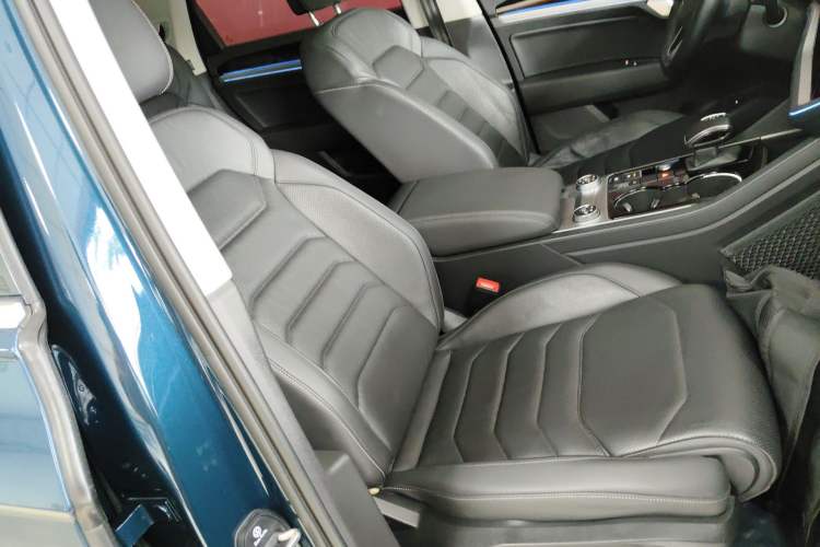 Used Volkswagen Touareg 2021 2.0 TSI Ruiyi Edition Right Front Seat