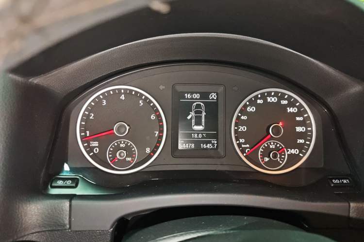 Used Volkswagen Tiguan 2016 280TSI Automatic Two-Wheel-Drive Silk Road Style Edition Instrument Cluster