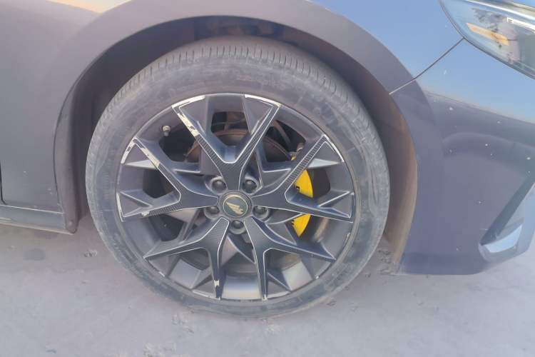 Used GAC Trumpchi EMPOW 2021 270T DCT J15 Version Right Front Wheel Hub