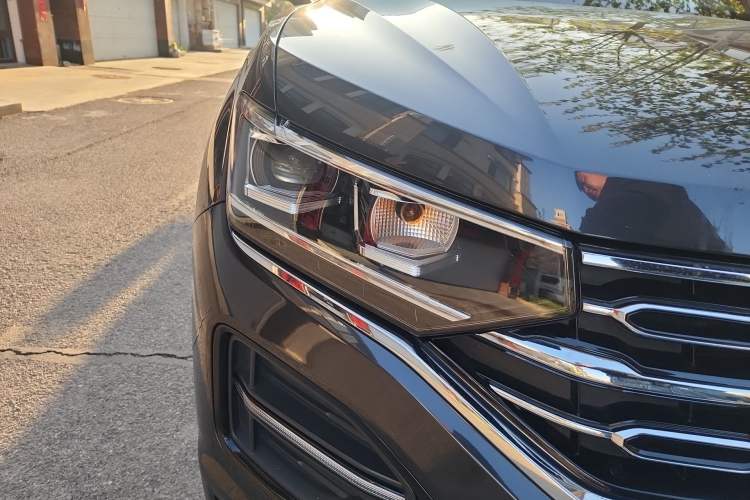 Used Volkswagen Tayron 2019 330TSI Two-Wheel-Drive Luxury Version China V Emission Standard Right Front Headlight