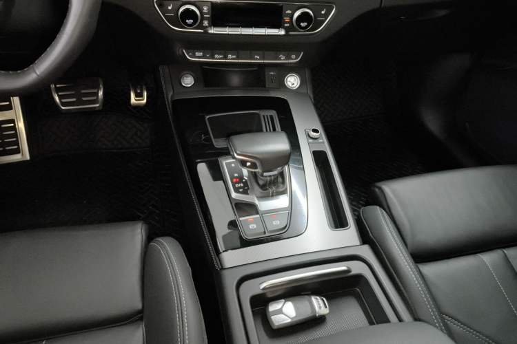 Used Audi Q5L 2023 40T Luxury Dynamic Model
