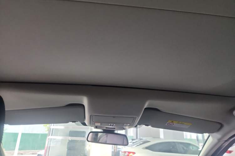 Used Land Rover Discovery Sport 2019 240 PS PURE Edition China VI Standard
