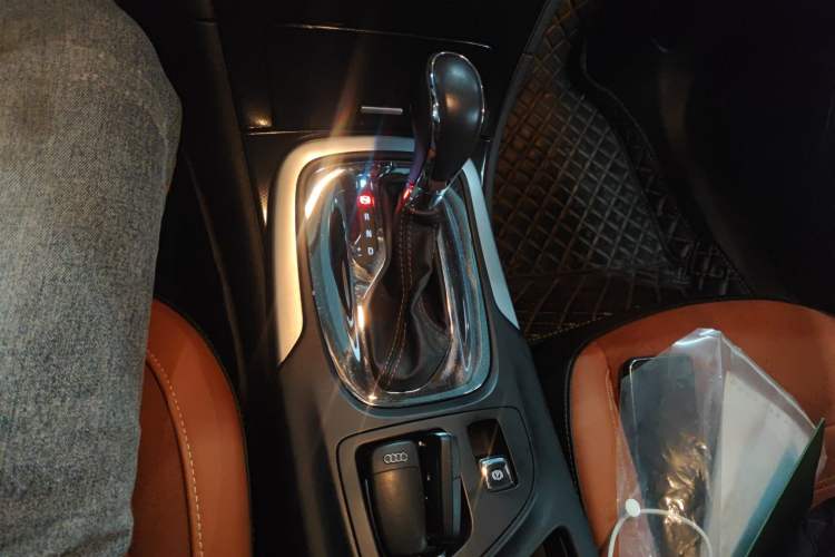 Used Buick Regal 2015 1.6T Elite Tech Model Gear Lever