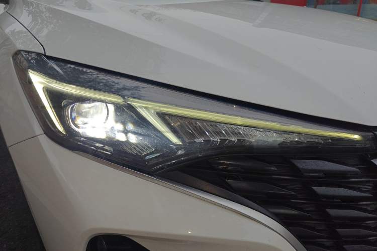 Used CHANGAN Eado 2023 Changan Edition PLUS Blue Whale NE 1.4T GDI DCT Prestige Version Right Front Headlight