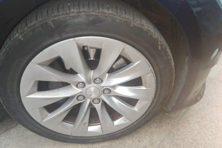 Used Tesla Model S 2017 S 75D Standard Range Edition Right Front Wheel Hub