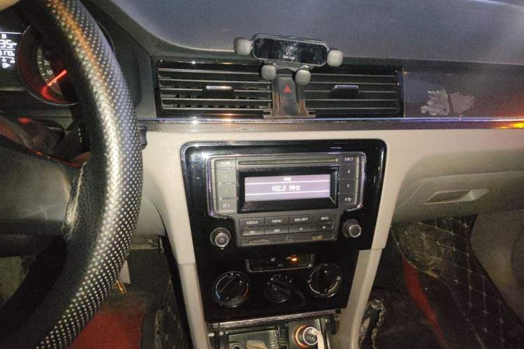 Used Volkswagen Bora 2014 1.6L Manual Fashion Edition
